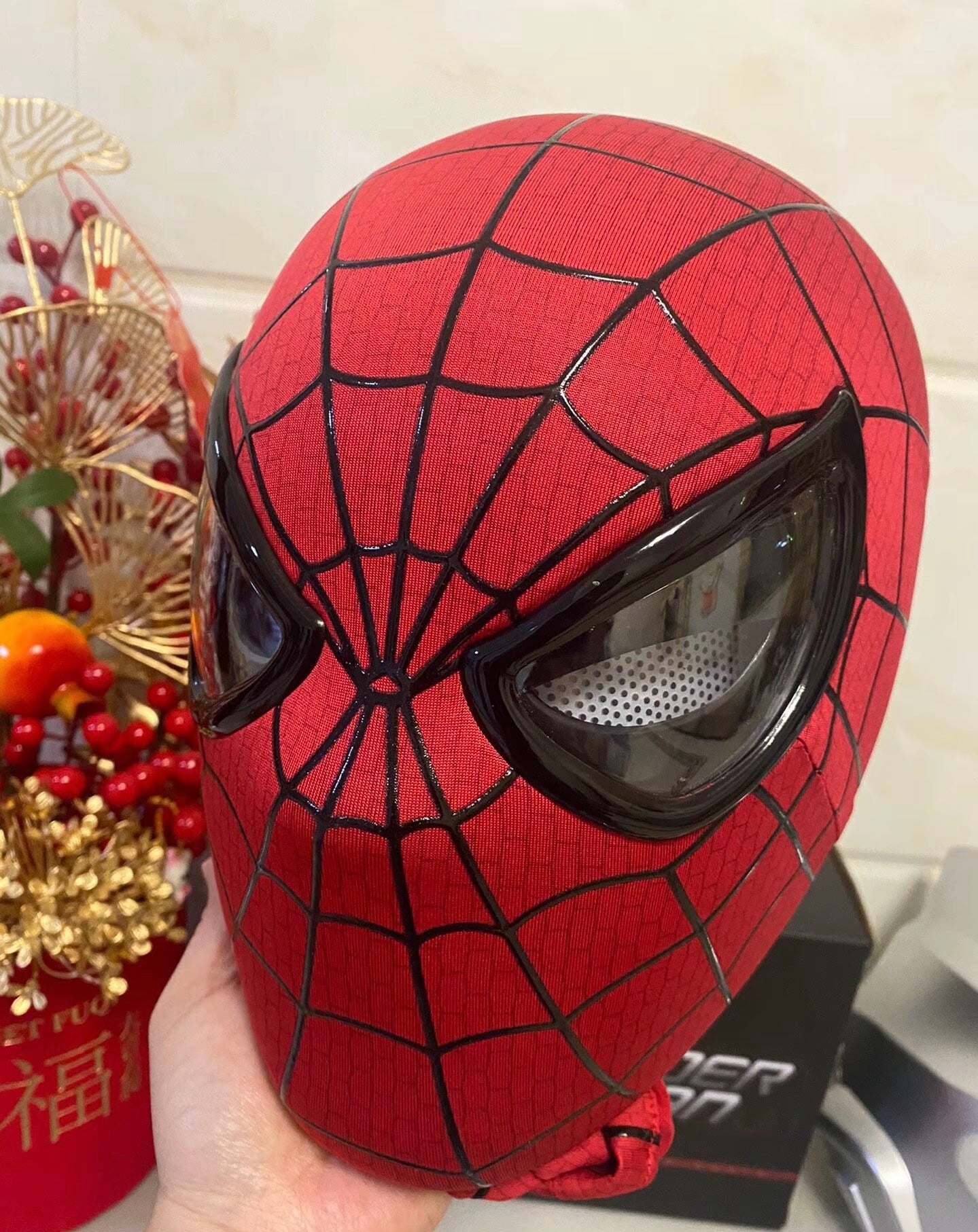 1:1 Remote-Controlled Elastic/ABS Wearable Spider-Man Mask,With lights, Halloween Mask, Cosplay