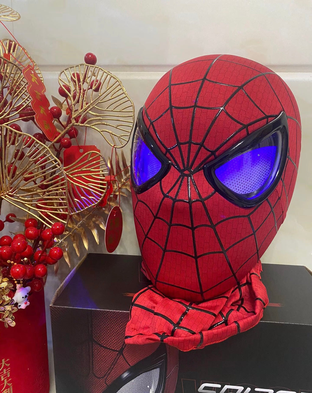 1:1 Remote-Controlled Elastic/ABS Wearable Spider-Man Mask,With lights, Halloween Mask, Cosplay