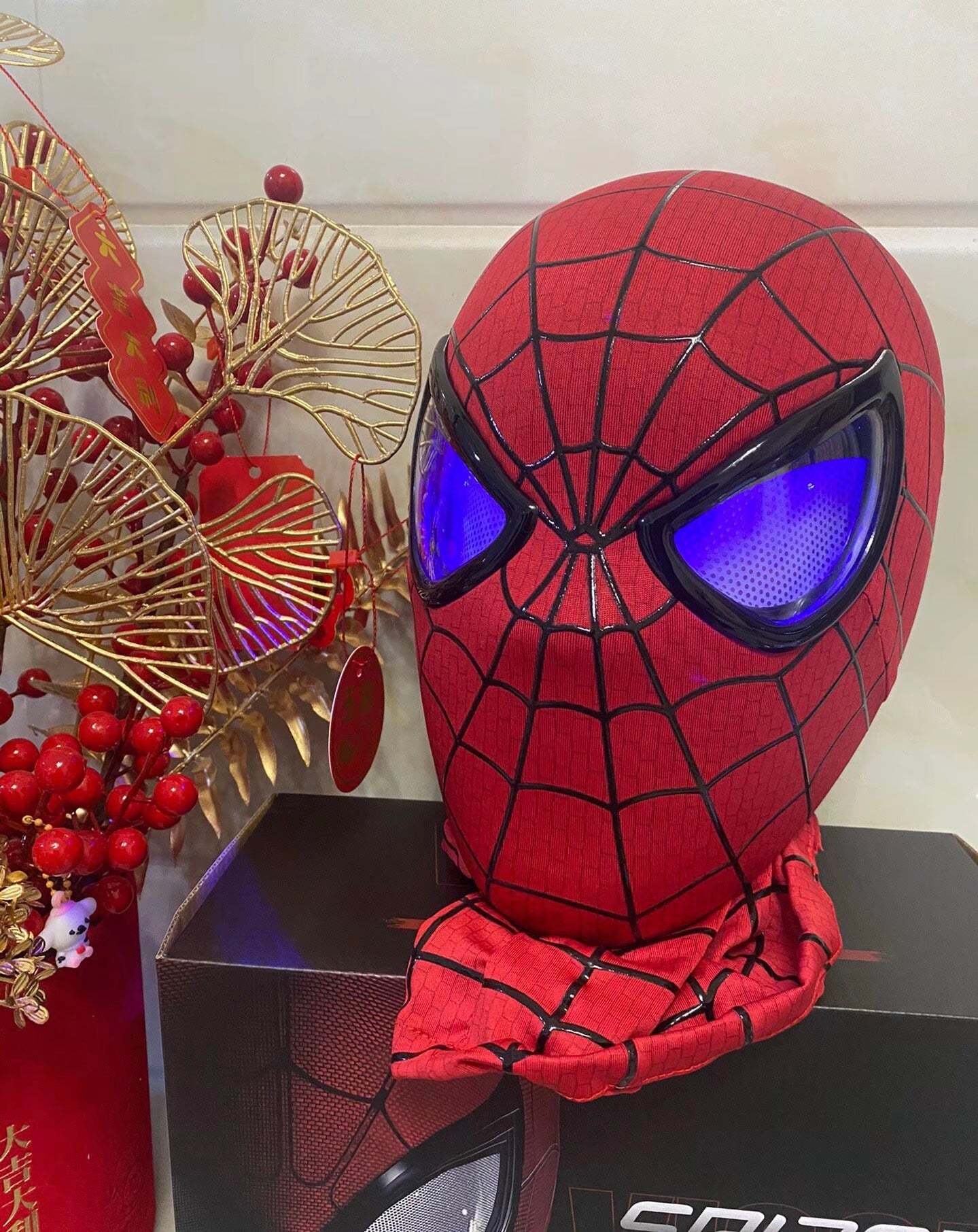 1:1 Remote-Controlled Elastic/ABS Wearable Spider-Man Mask,With lights, Halloween Mask, Cosplay
