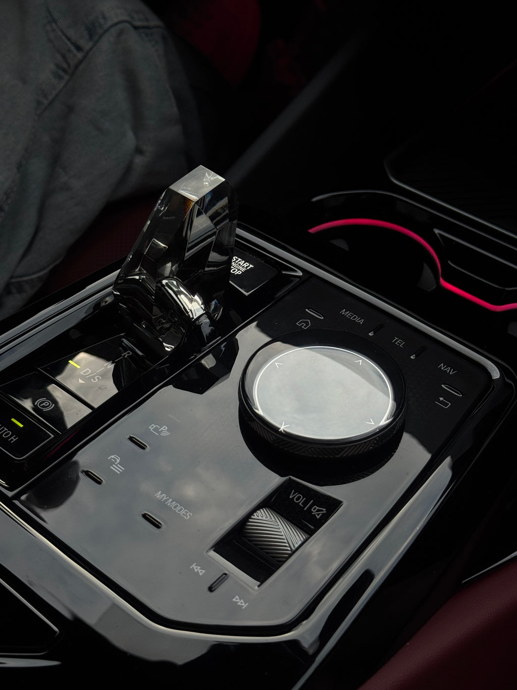 BMW crystal gear lever, personalized exclusive design for car modification, high-end interior, solves the disadvantage of BMW 5 Series not being able to modify gear lever